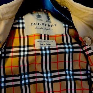 Burberry Kensington trench coat size 54